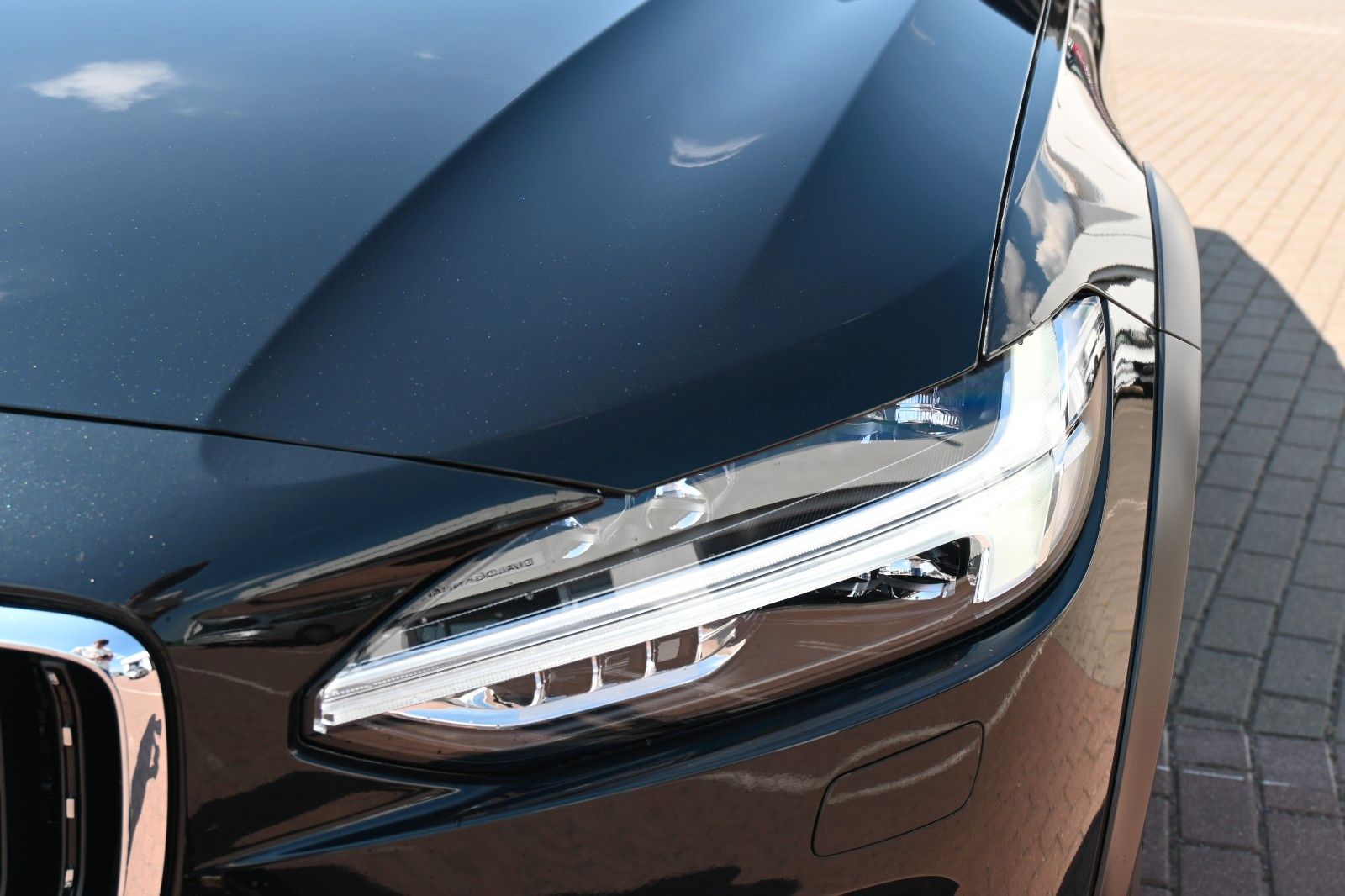 Fahrzeugabbildung Volvo V90 B4 D AWD Cross Country *Pano*STDHZG*ACC