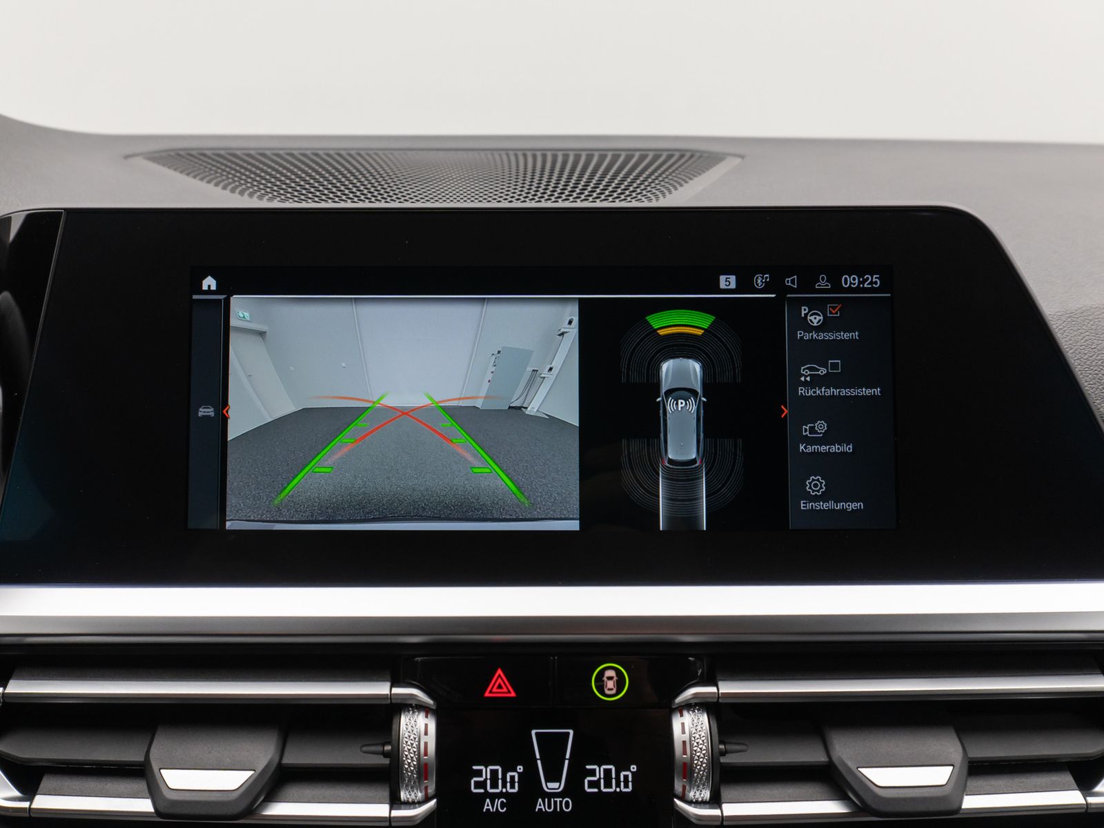 Fahrzeugabbildung BMW 320d M Sport Kamera HUD HiFi Stop&Go AHK Alarm