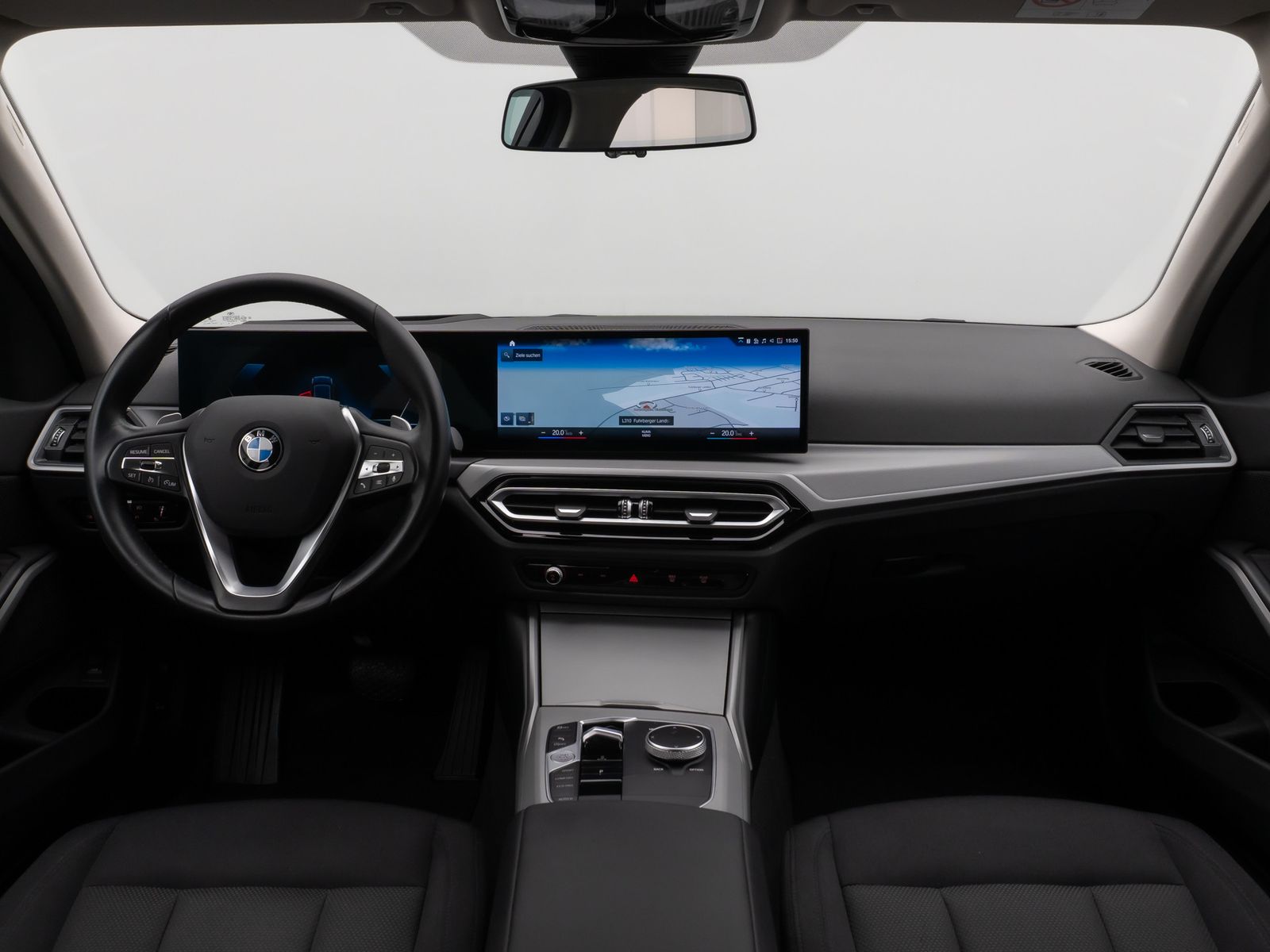 Fahrzeugabbildung BMW 330i xD DAB HUD CockPitPro PDCFernlichtassist