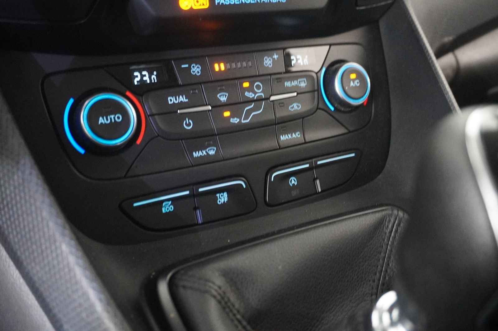 Fahrzeugabbildung Ford Tourneo Connect 1.5D TREND 5-SITZ NAVI/KAMERA
