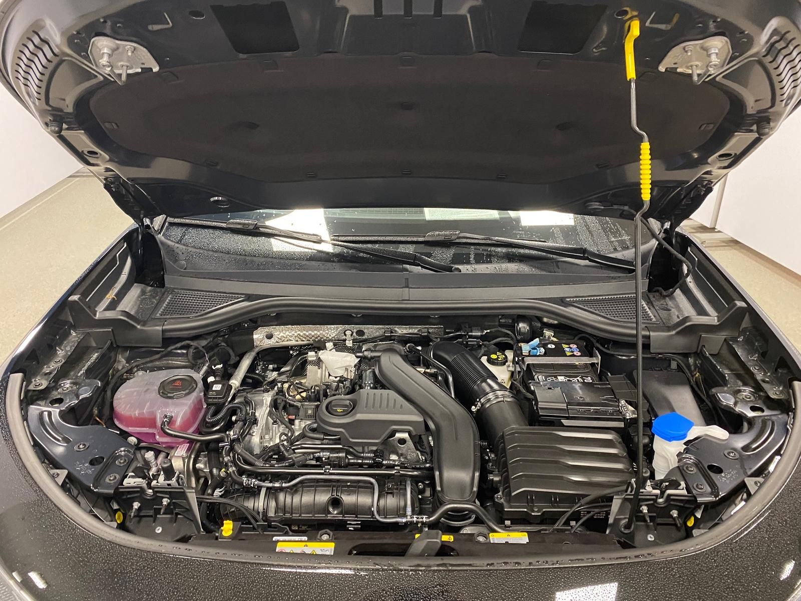 Fahrzeugabbildung Volkswagen T-Roc 1.5 eTSI R-Line NEUES MODELL AHK+ACC+KAMER