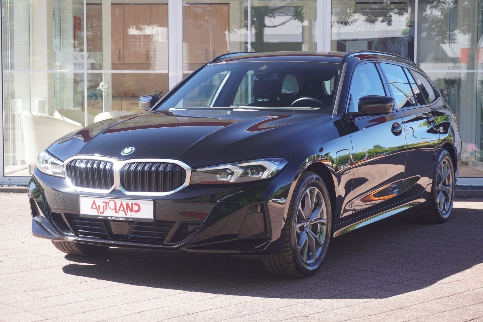 BMW 320e Touring Aut. LED Navi AHK ACC Android Apple foto 2