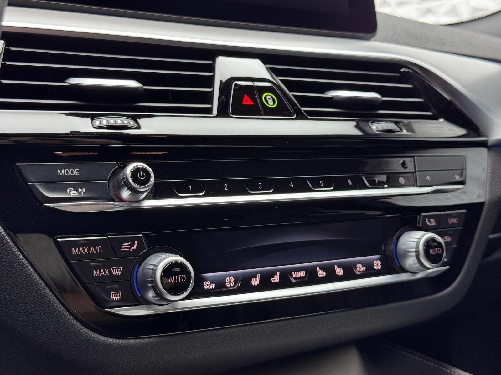 Fahrzeugabbildung BMW d*M-PAKET*XDRIVE*LASER*PANO*AHK*ACC*HUD*RCAM