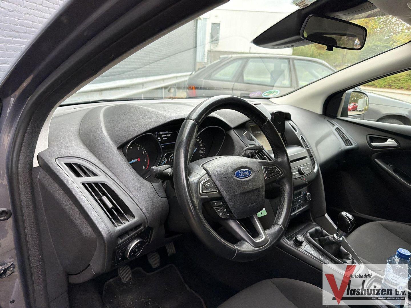 Ford Focus 2014 — photo 9