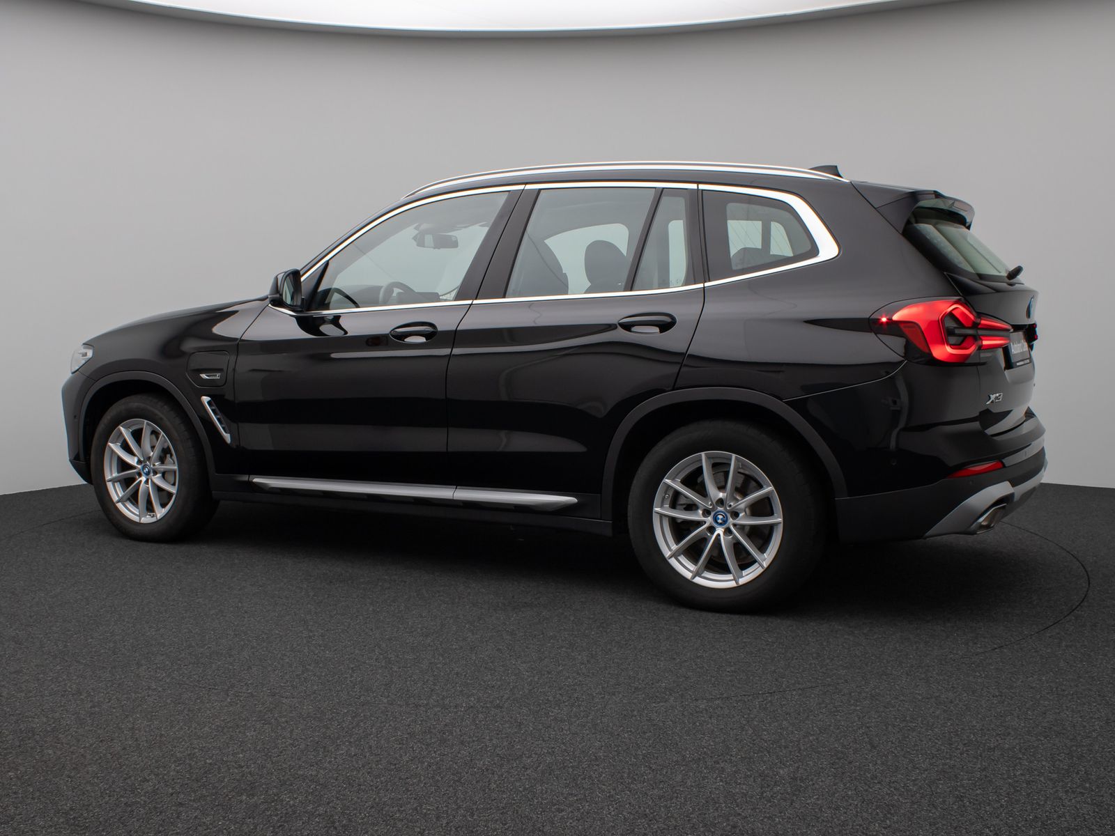 Fahrzeugabbildung BMW X3 xD30e Panorama 360° HUD DAB AHK Alarm Sport