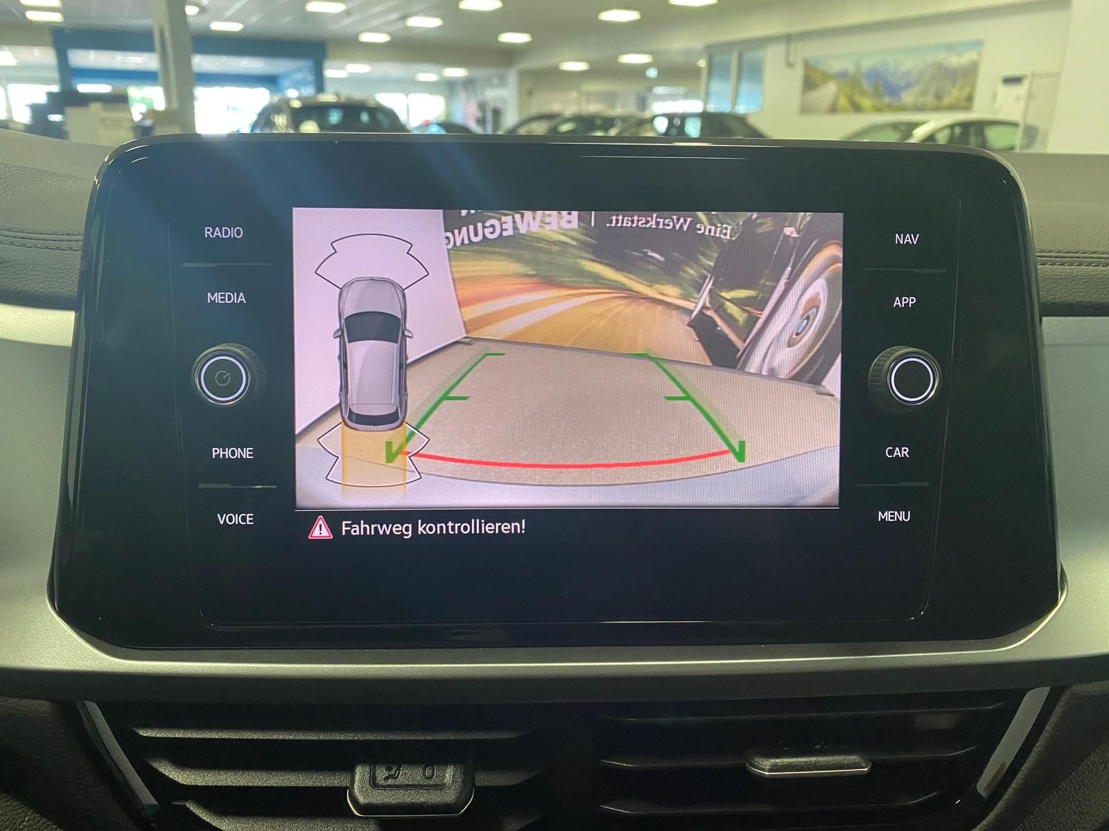 Fahrzeugabbildung Volkswagen Golf Variant 2.0 16V T FSI R BMT/Start-Stopp 4Mo
