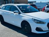 Hyundai i30 1.6 CRDI Select Navigation Klima Kamer LED - Hyundai i30 Select mit Diesel-Antrieb
