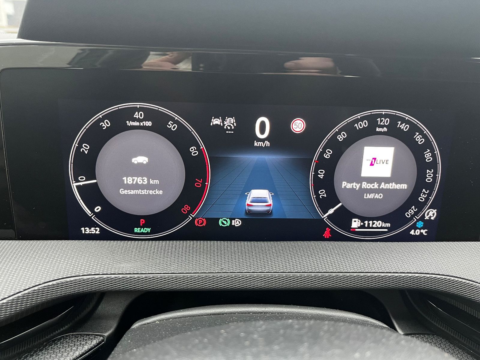 Fahrzeugabbildung SKODA Superb Combi 1.5 TSI NAV SHZ KAM PDC LED ALU DAB