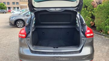 Fahrzeugabbildung Ford Focus Trend 5-Türig 1,6 Ltr.-4 Zyl.