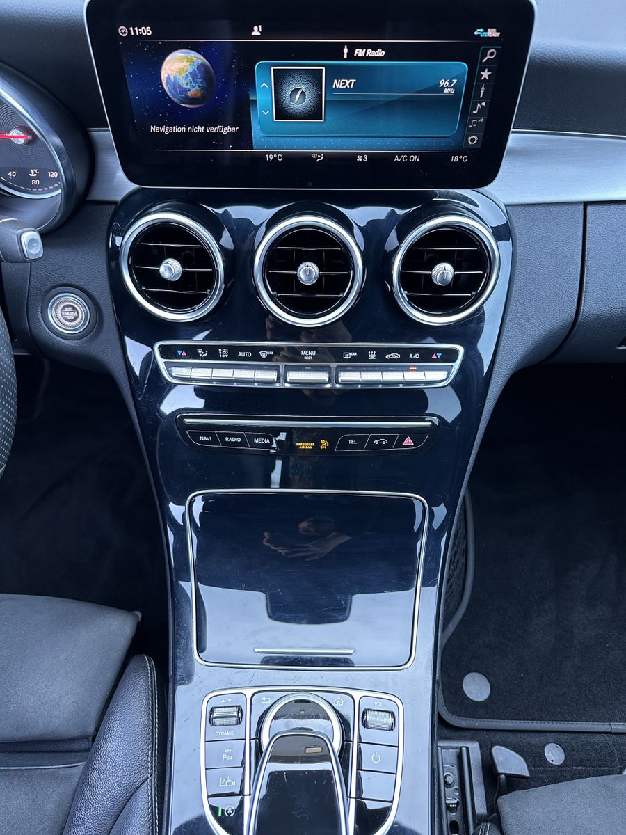 Fahrzeugabbildung Mercedes-Benz C 300d T AMG-Line NAV+LED+BURMESTER+SHZ+TEMPOMAT