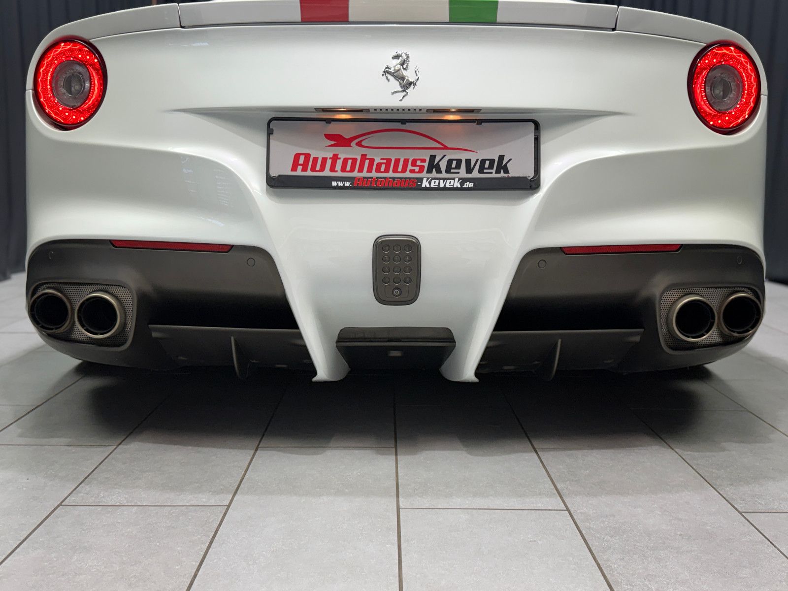 Fahrzeugabbildung Ferrari F12 Berlinetta|RACING-SEATS|NOVITEC-UMBAU|LIFT