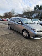 Toyota Auris Hybrid Team D - Toyota Auris in Solingen