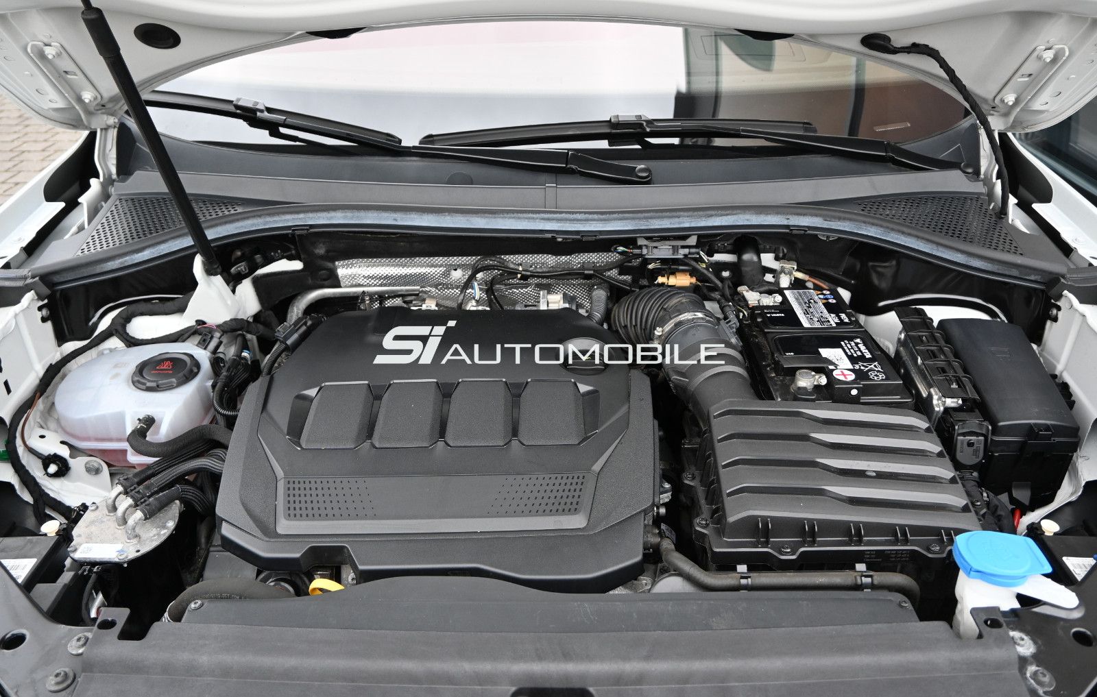 Fahrzeugabbildung Volkswagen Tiguan 2.0 TDI DSG 4MOT Life °ACC°AHK°HUD°STHZ°