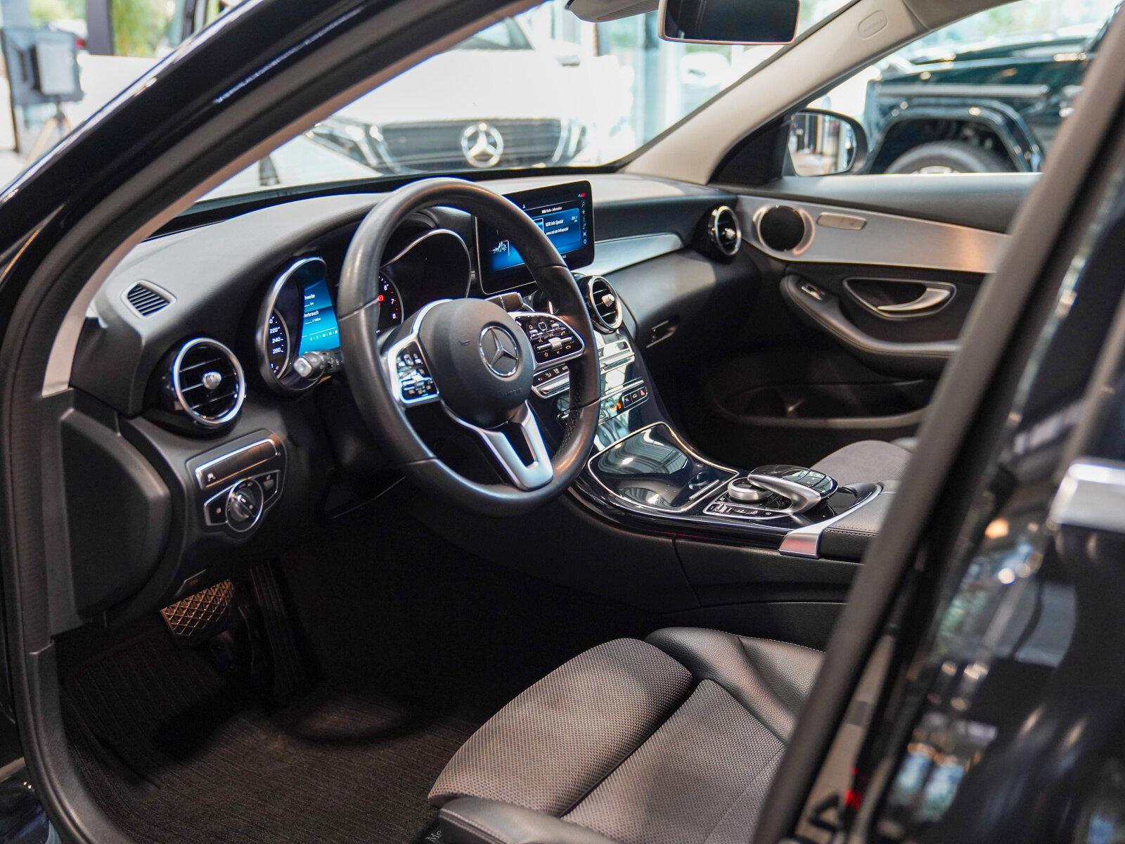 Mercedes-Benz C 180 T AVANTGARDE Panorama Multibeam AHK Totwin