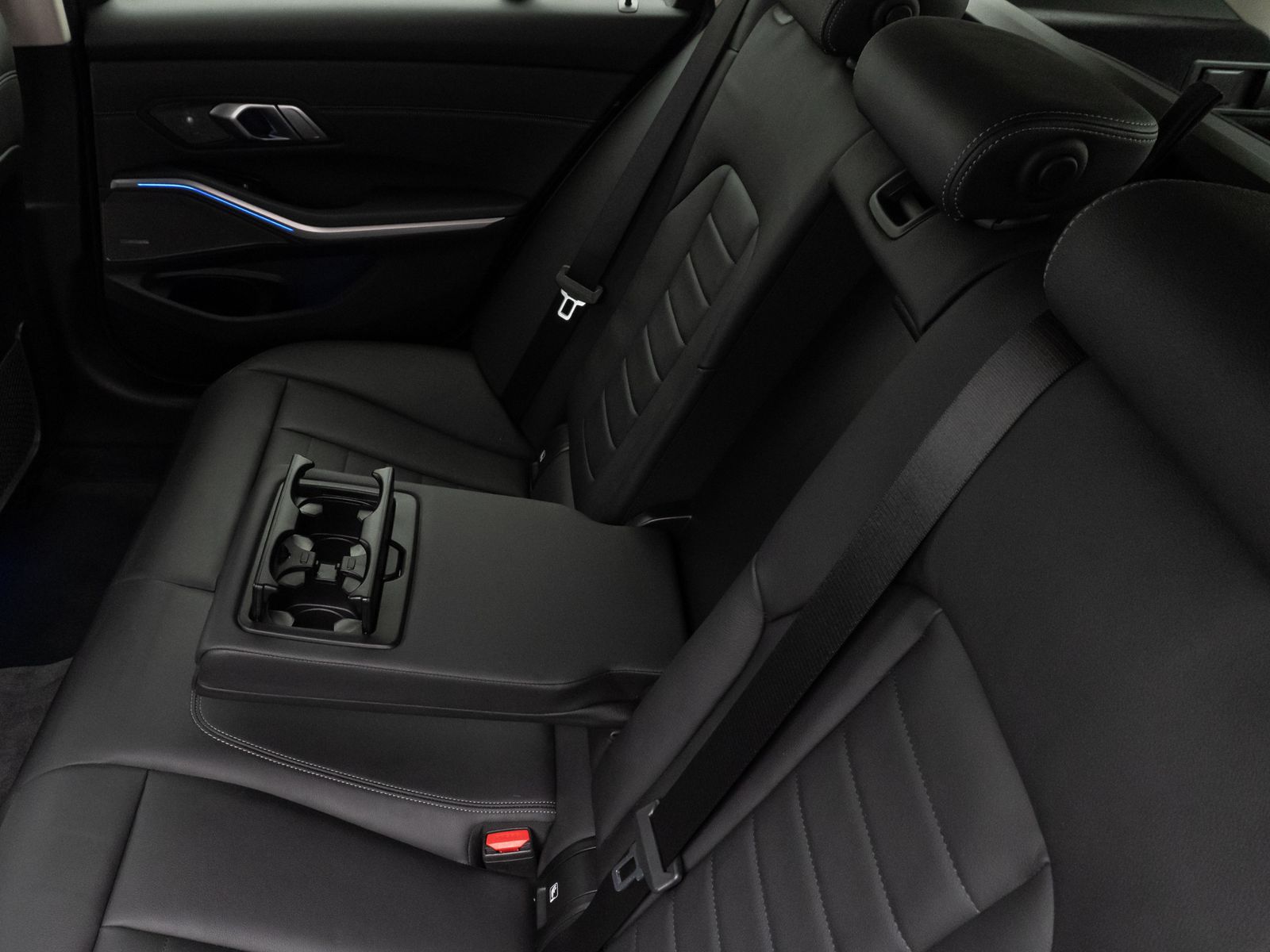 Fahrzeugabbildung BMW 330d xD Sport Line Kamera Lenkrhzg HUD DAB H/K