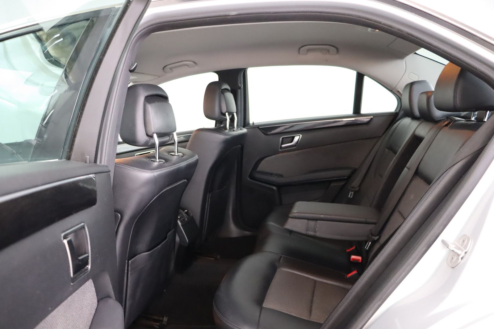 Fahrzeugabbildung Mercedes-Benz E 200 AVANTGARDE * Xenon * HU/AU 07.26