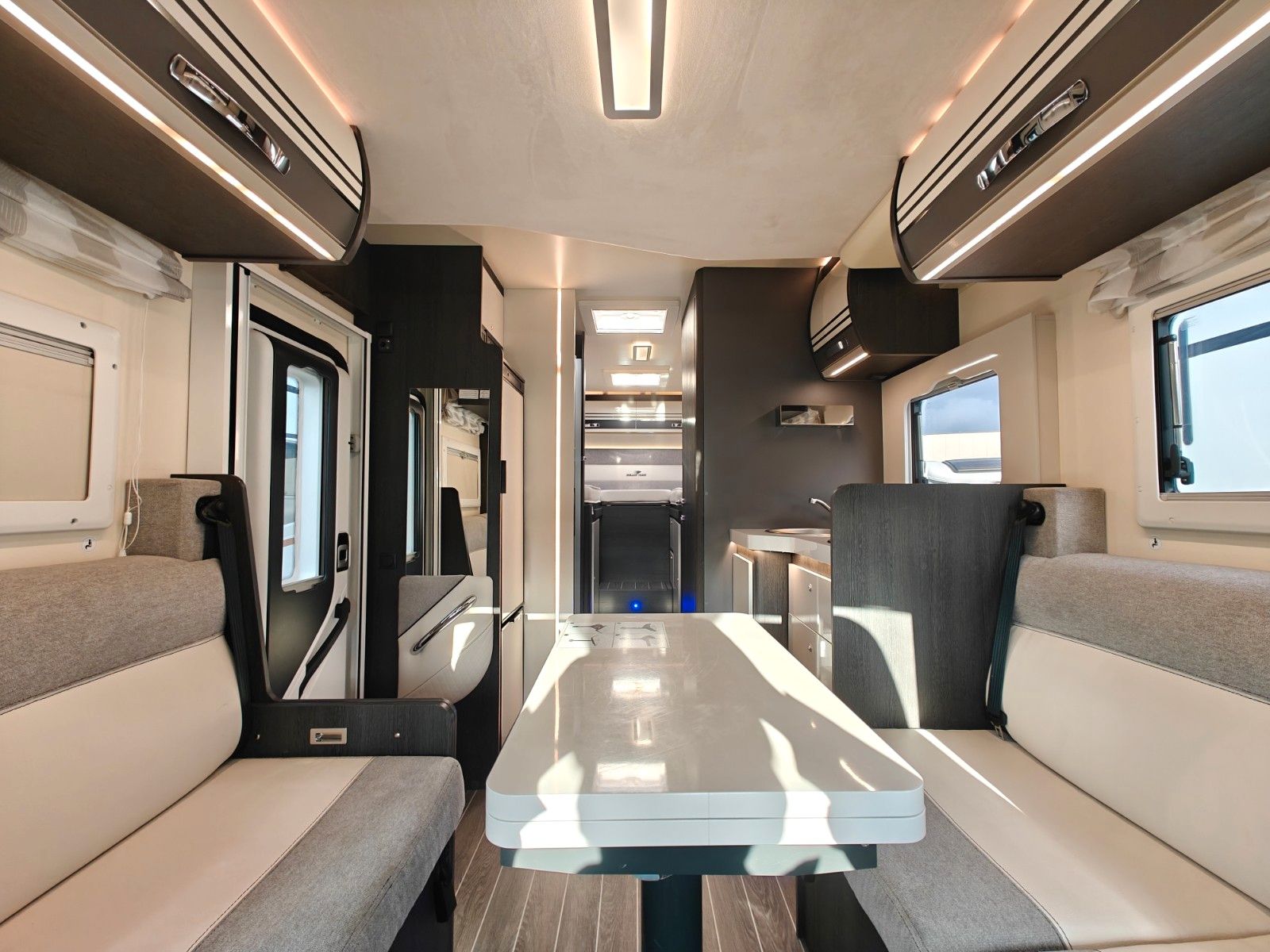 Fahrzeugabbildung Roller Team Kronos 287 TL - Face2Face, Hubbett, Einzelbetten