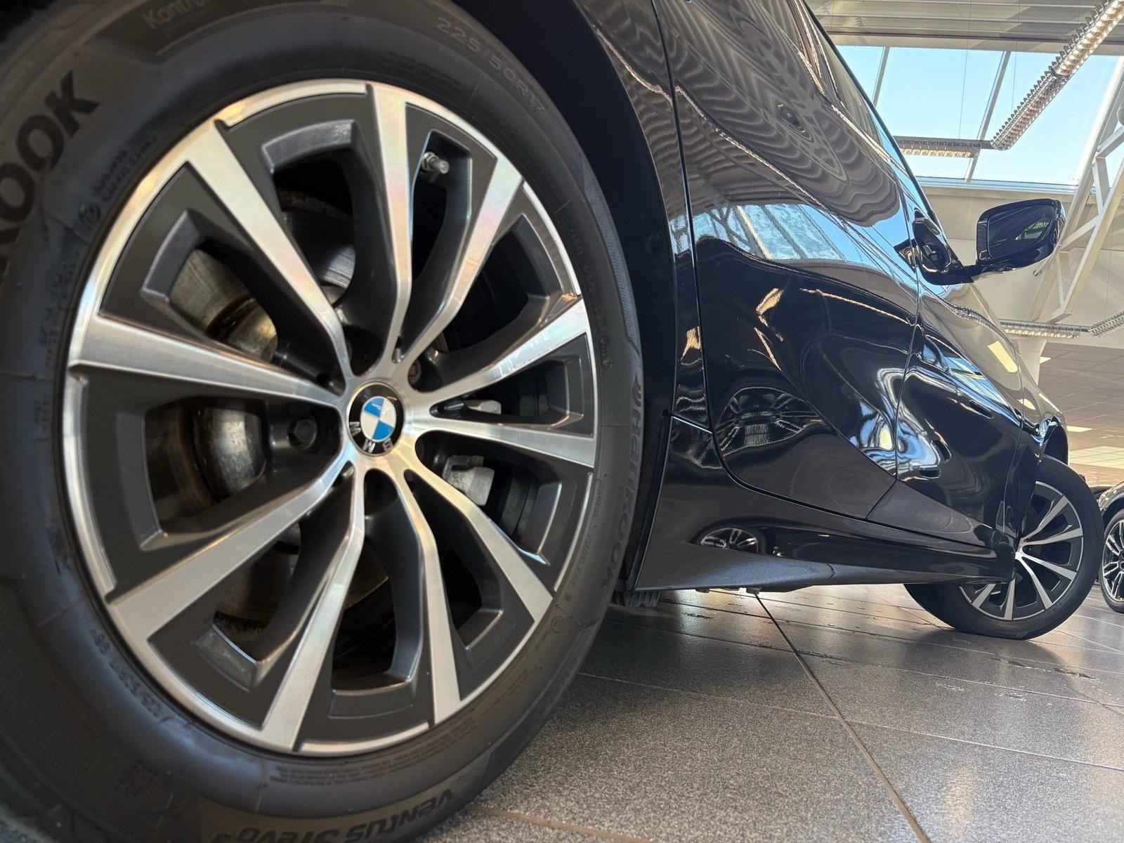 BMW 330e Sport Line DA Prof Laser PA HuD Pano HiFi