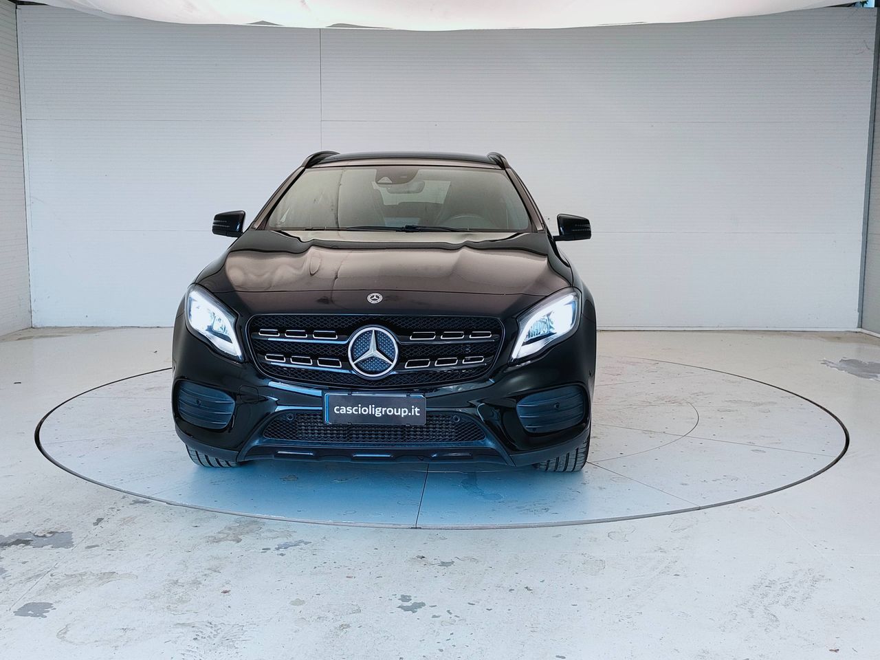 Mercedes-Benz GLA-X156 2017 - GLA 200 d Night Ed imagem 2