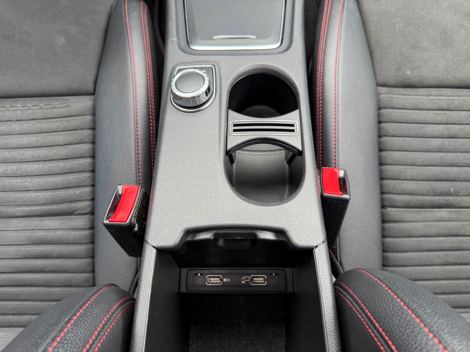 Fahrzeugabbildung Mercedes-Benz CLA 200 SB AMG+Pano+Distr+AHK+RKamera+TotW+