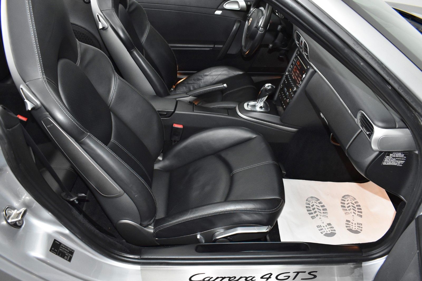 Fahrzeugabbildung Porsche 911 Carrera 4 GTS Cabrio Sport-Chrono-Paket Plus