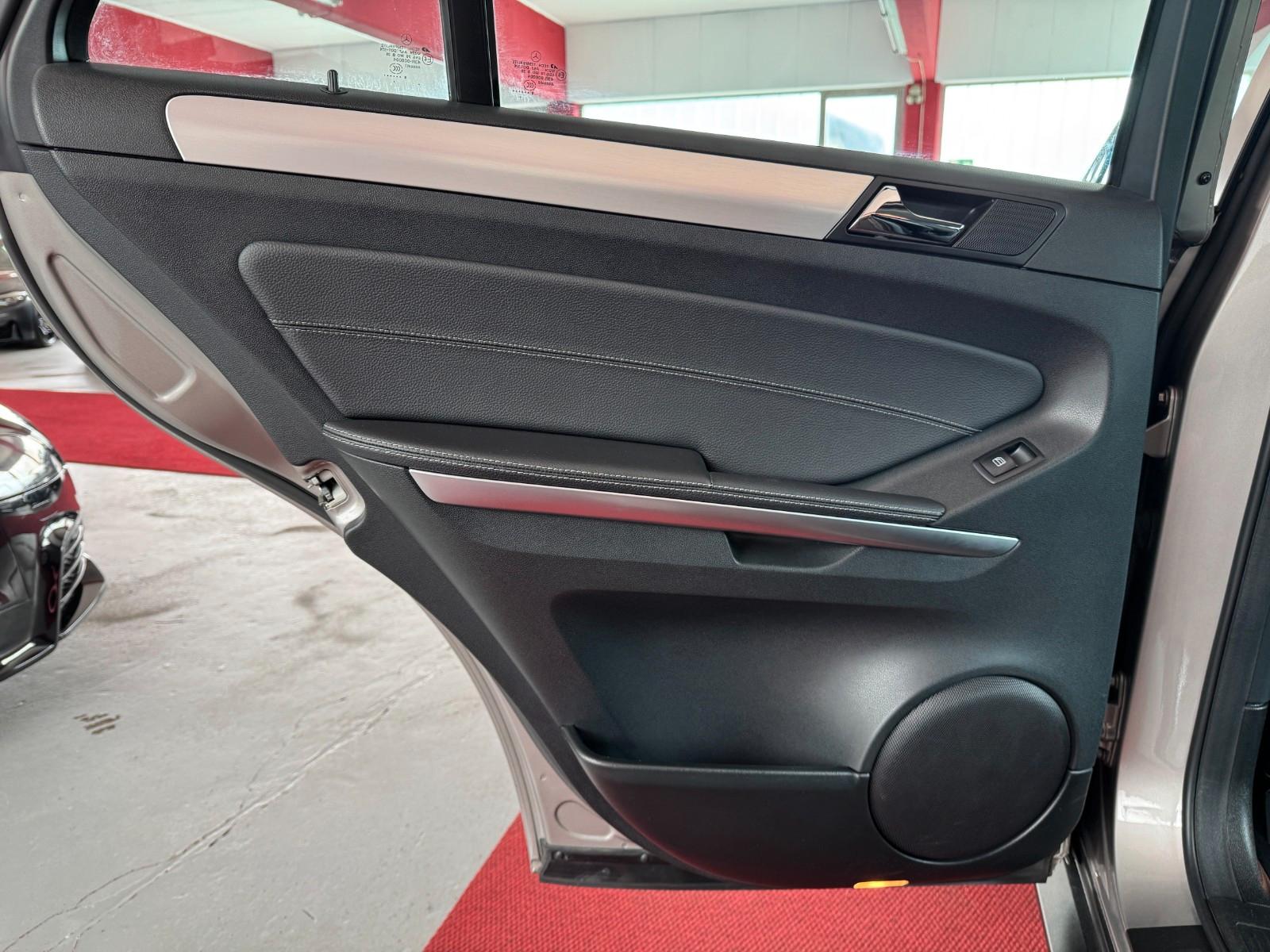Mercedes-Benz ML320CDI Mopf 4Matic AHK Kamera Airmatic Sportp