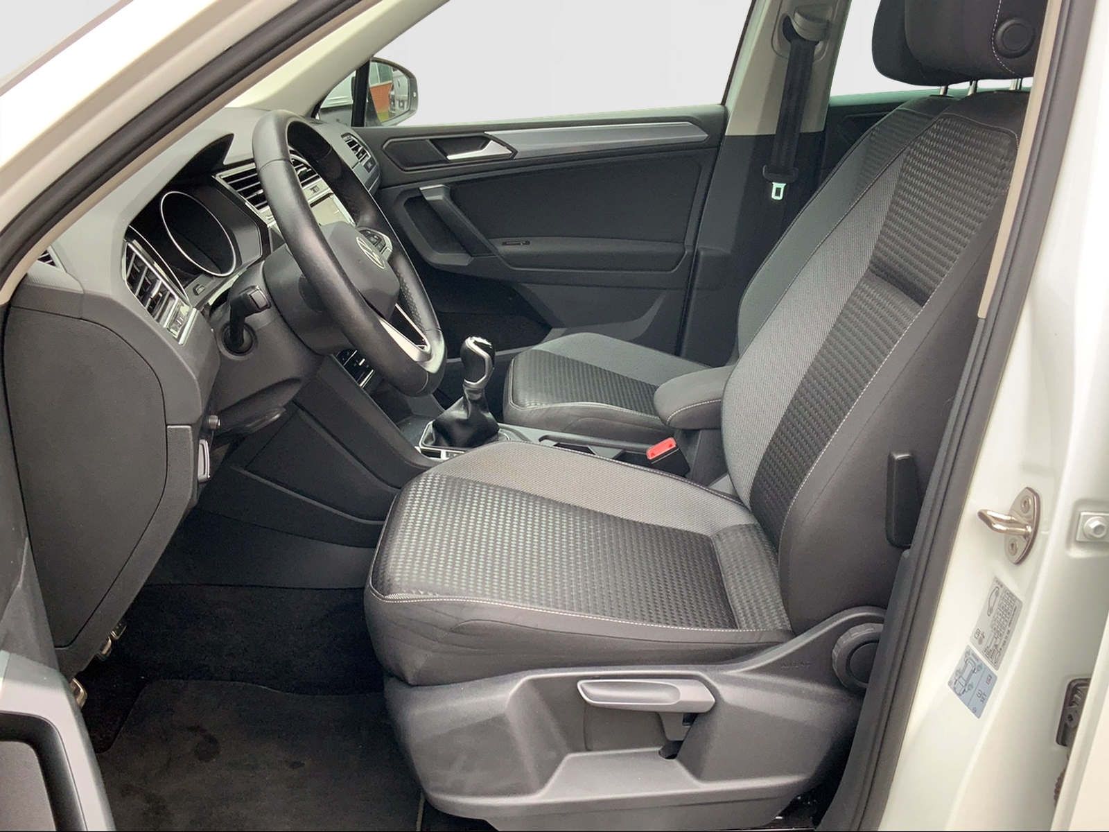 Tiguan 1.5 TSI Life, SHZ,NAV,LED,AHK.