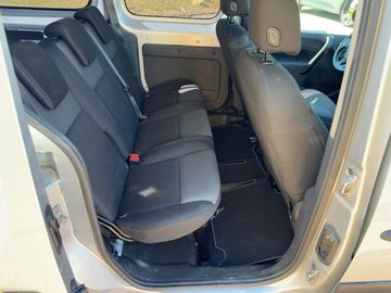 Renault Kangoo Combi Maxi DoKa 1.5 dCi 110 PS Einparkhil