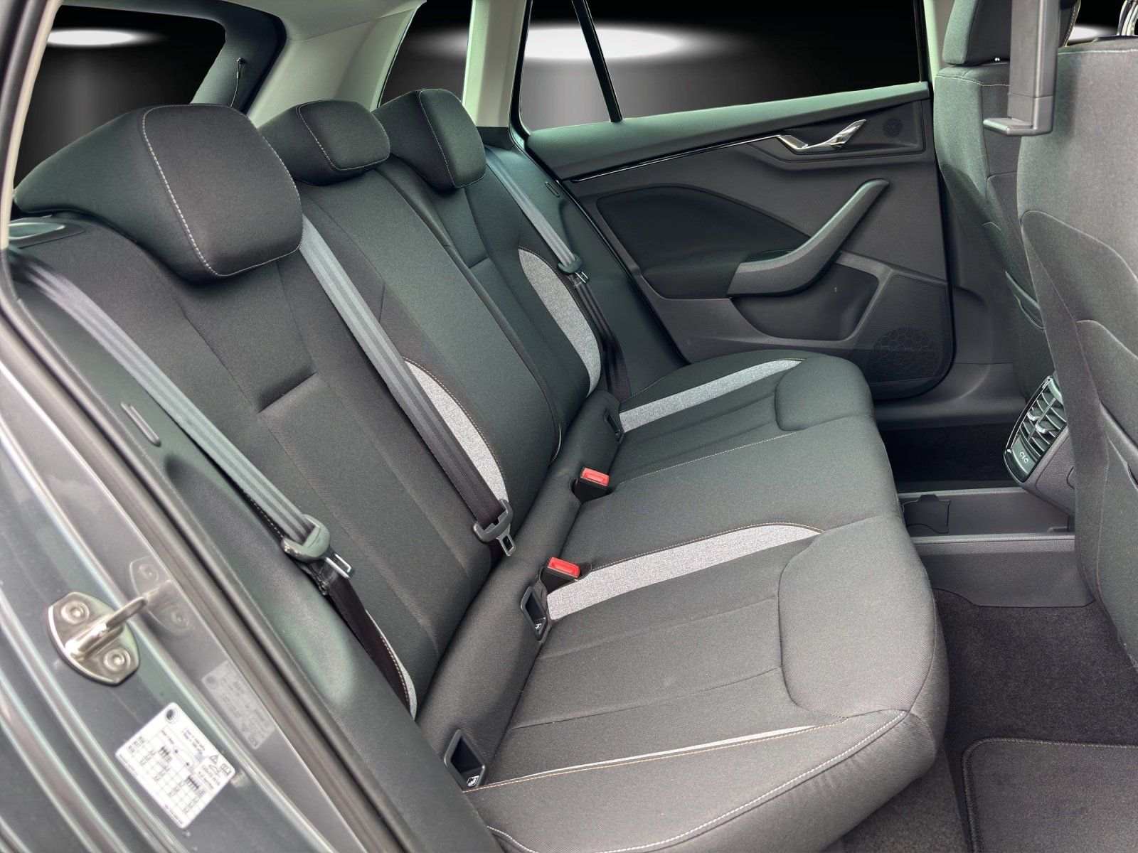 Fahrzeugabbildung SKODA Kamiq Drive 1,0 TSI 85 kW DSG