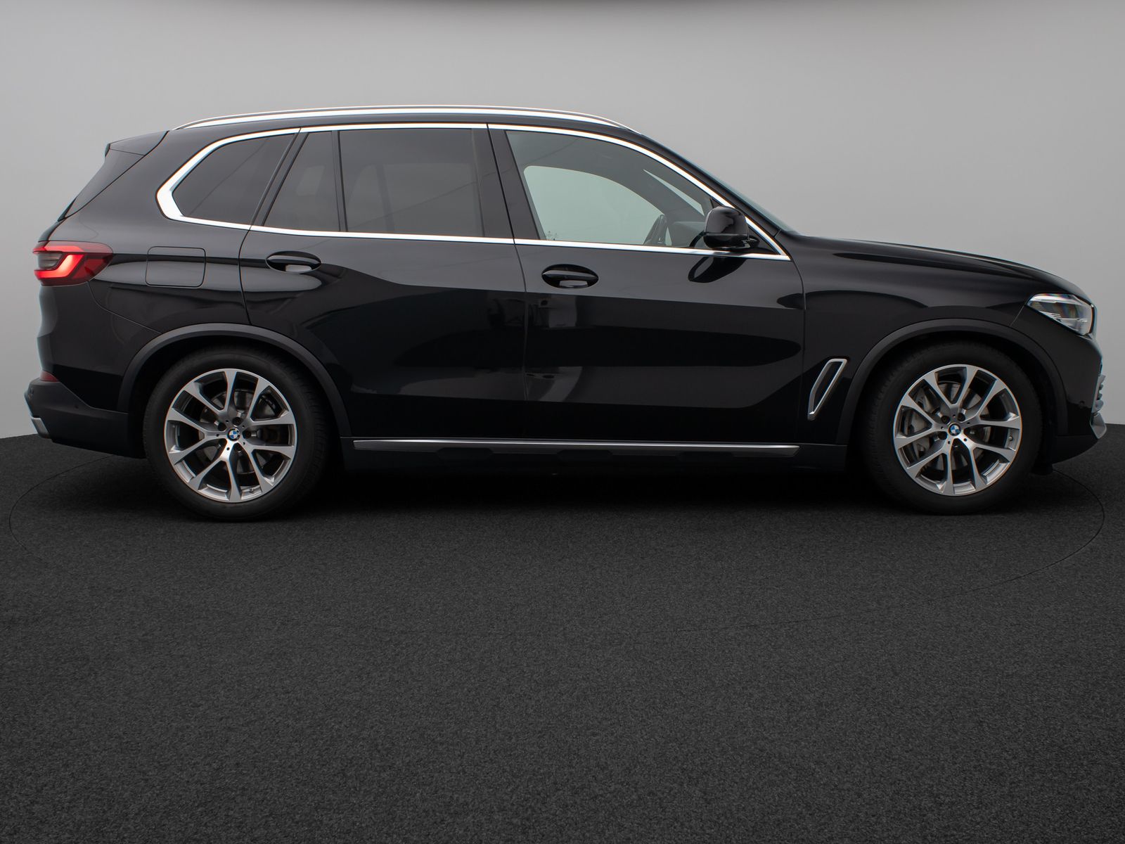 Fahrzeugabbildung BMW X5 xD45e XLine Panorama DAB H/K SoftCL AHK Sport