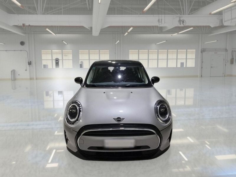 MINI COOPER ESSENTIAL AUTO 5 PORTE BERLINA imagem 2