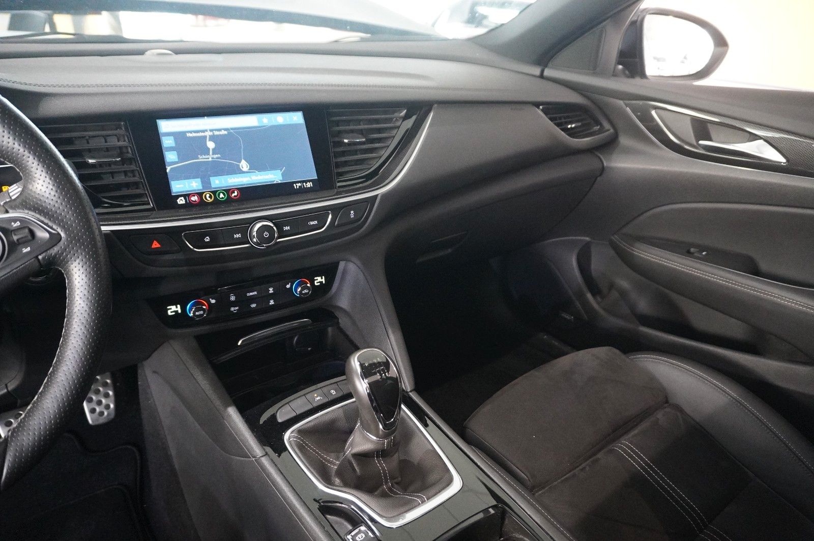 Fahrzeugabbildung Opel Insignia B ST 2.0D ULTIMATE NAVI/OPC/KAMERA/AHK