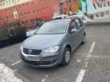 Volkswagen Touran 1.9 TDI DSG DPF - Volkswagen Touran mit Diesel-Antrieb: Kleinbus, Automatik, 1.9