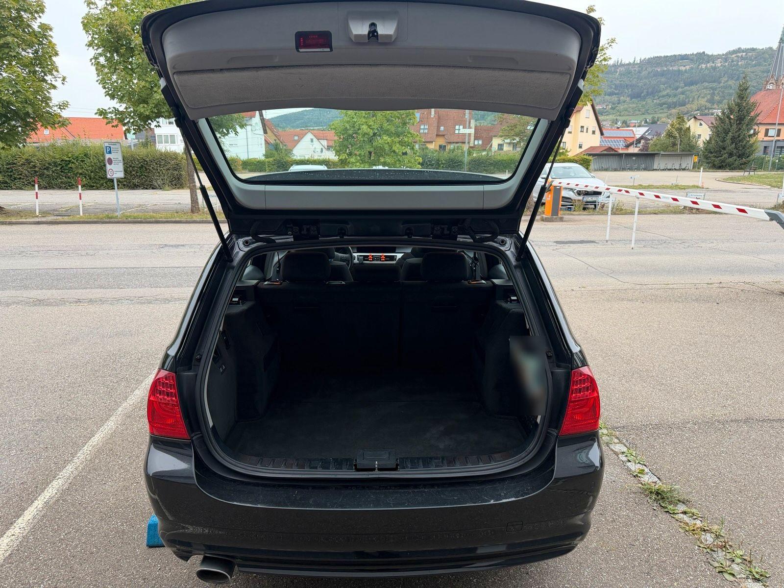BMW 320 2009 — photo 11