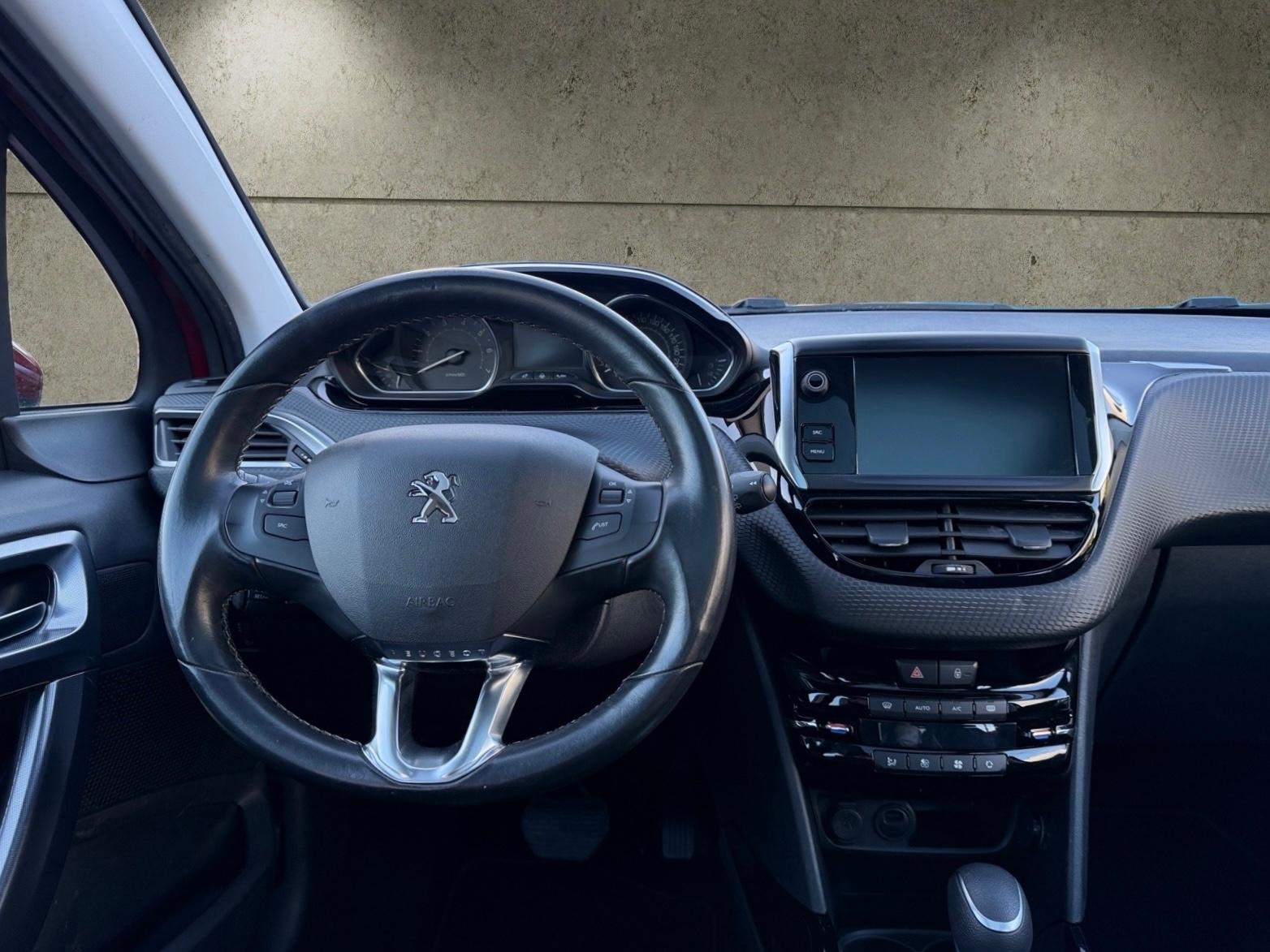 Peugeot 2008 Allure PureTech 110 *PANO*RFK*SHZ*NAVI*TÜV*