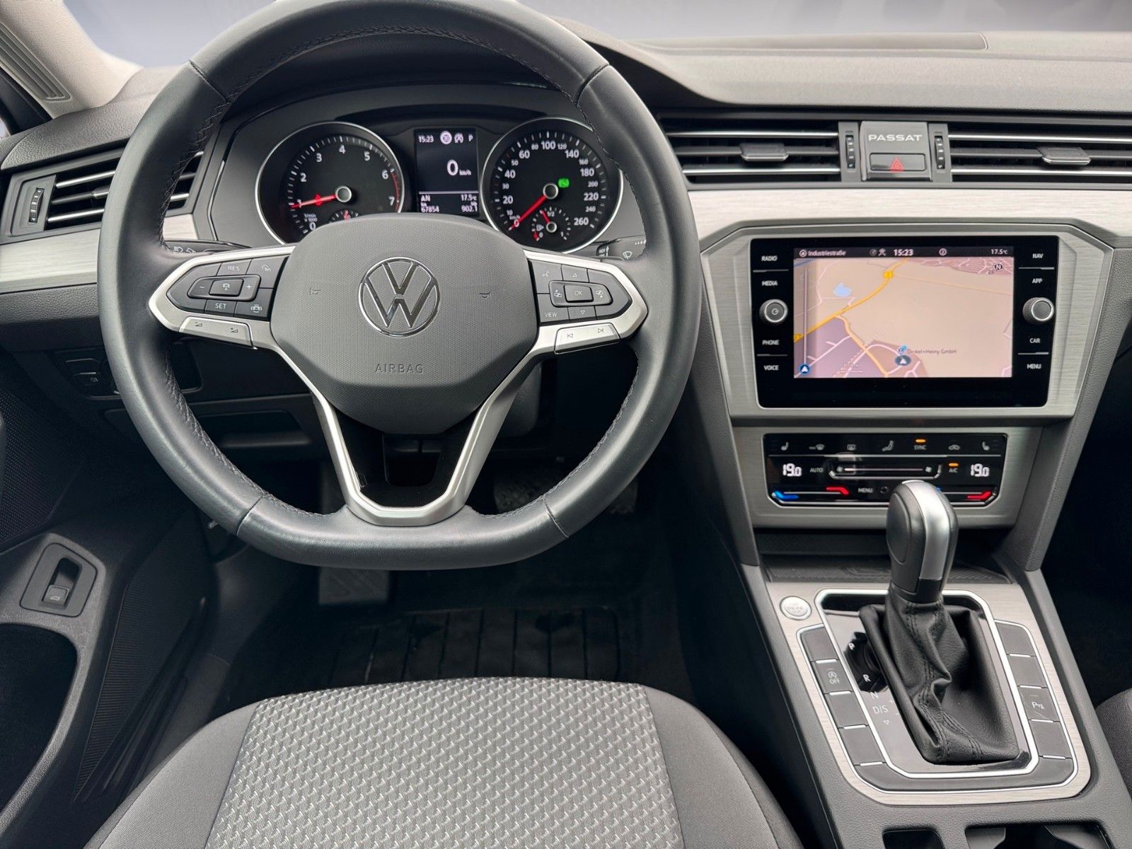Fahrzeugabbildung Volkswagen Passat Variant 1.5 TSI
