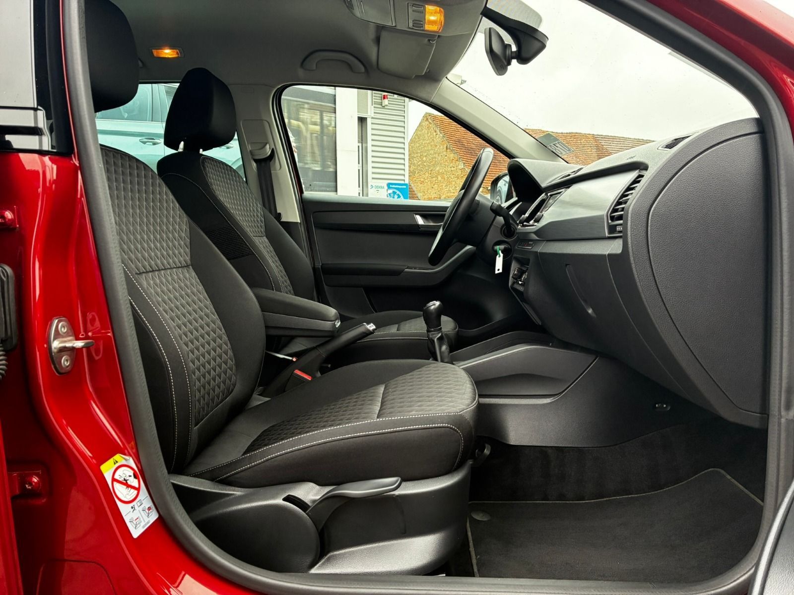 Fahrzeugabbildung SKODA Fabia 95PS 5-Gang*GRA*PDC*Climatronic*Euro6