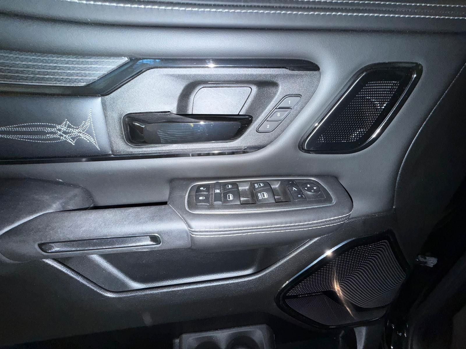 Fahrzeugabbildung Dodge LIMITED NIGHT ALU-CAB PRINS LPG AUS 1. HAND
