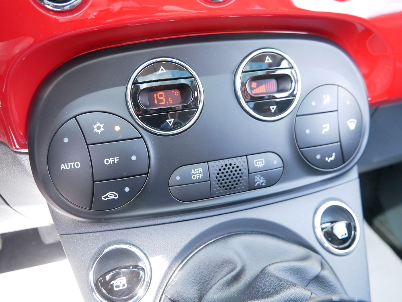 Fahrzeugabbildung Fiat 500 1.2 8V Lounge Panorama Sitzheiz PDC Klimaaut