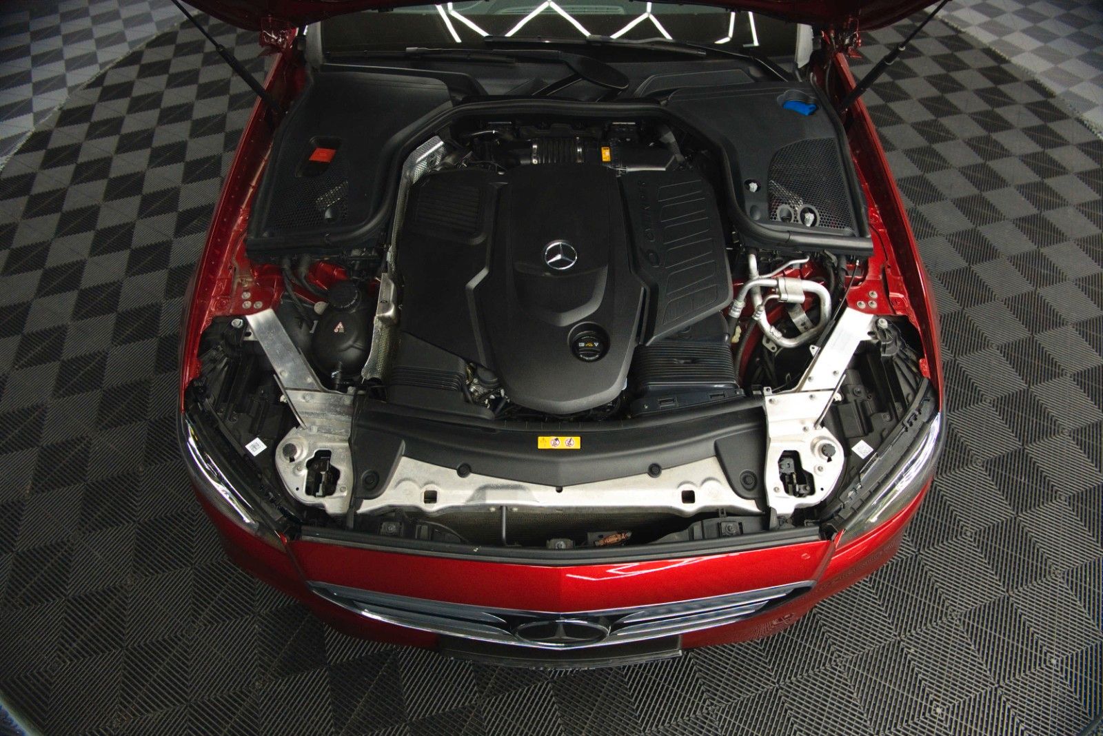 Fahrzeugabbildung Mercedes-Benz E 400d T 4Matic AMG Night-Paket ACC Widescreen