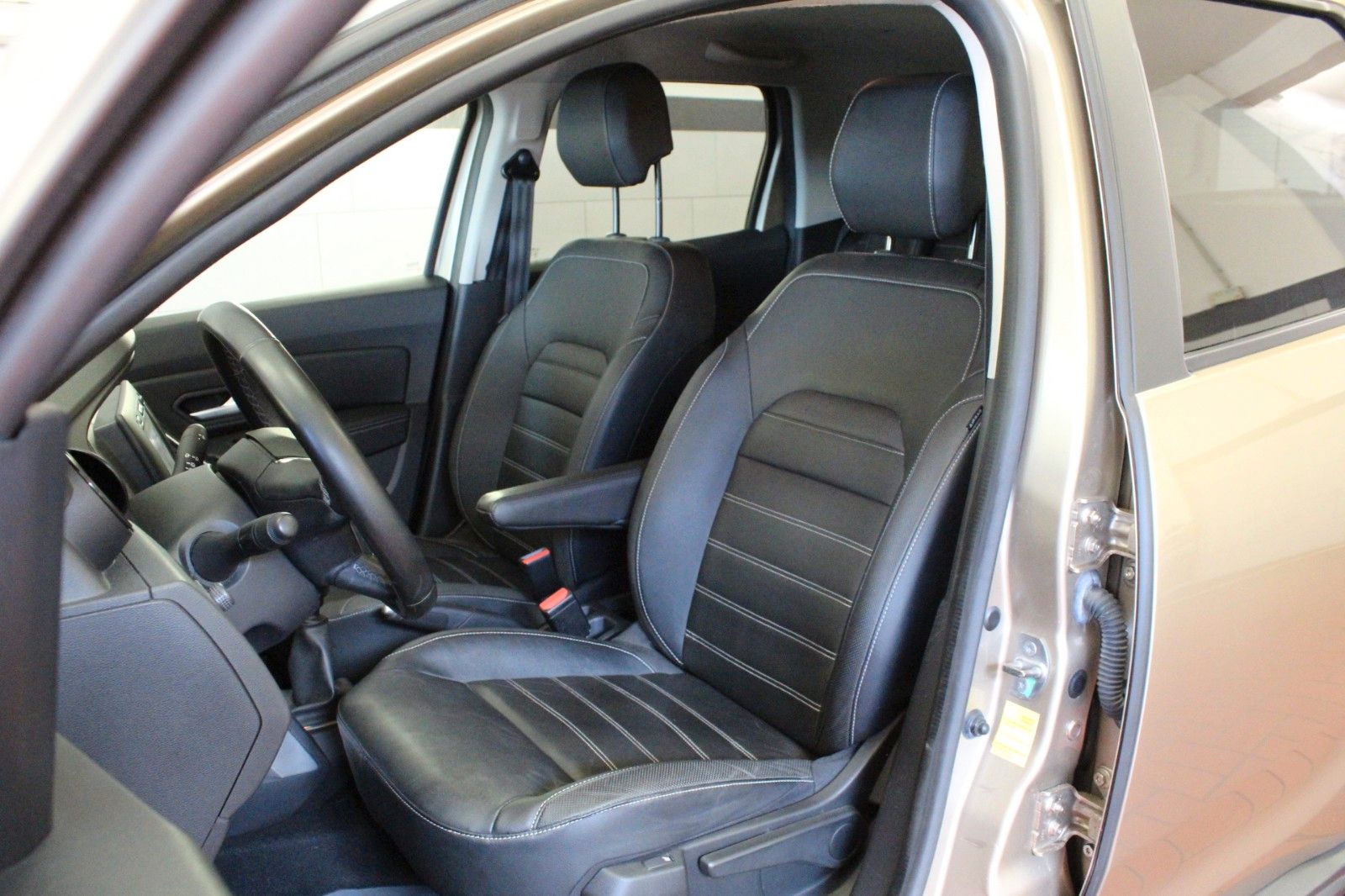 Fahrzeugabbildung Dacia Duster TCE 125 Prestige AHK*Leder *Navi