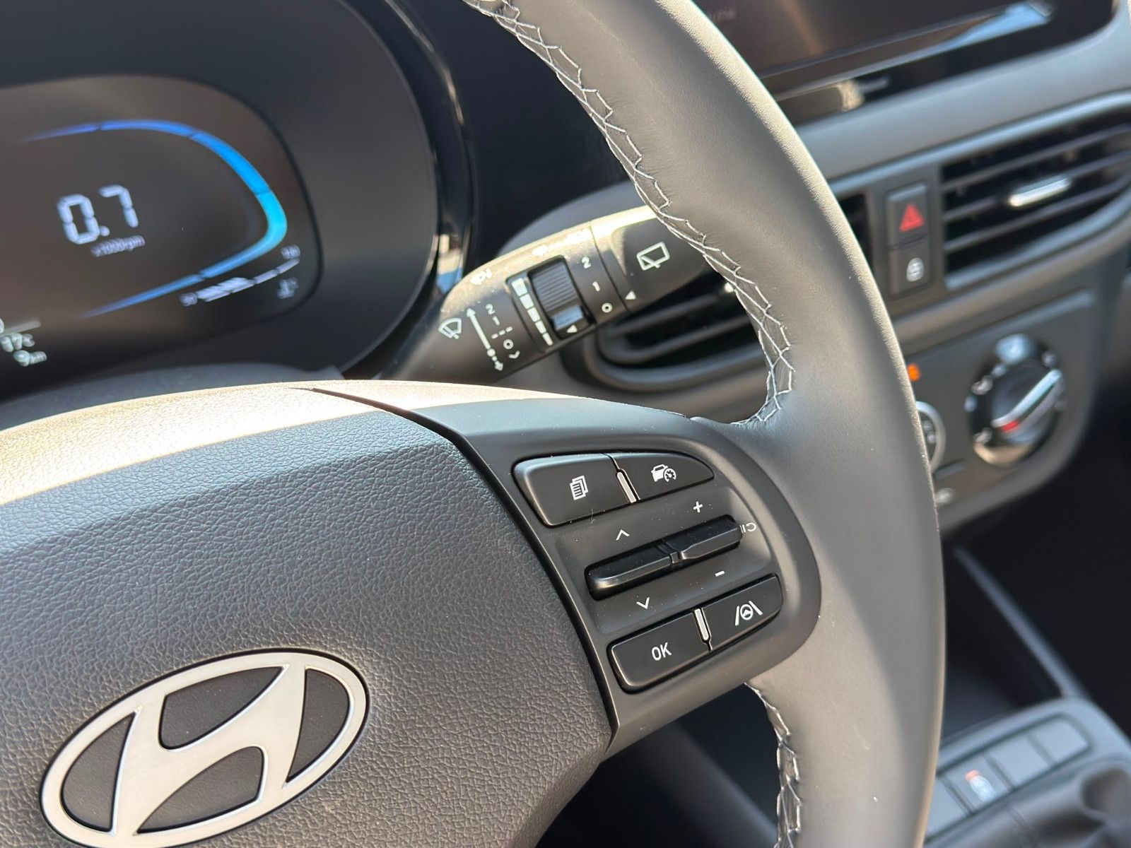 Fahrzeugabbildung Hyundai i10 1.0 Select *Navi*Klima*CarPlay*RFKamera*PDC*