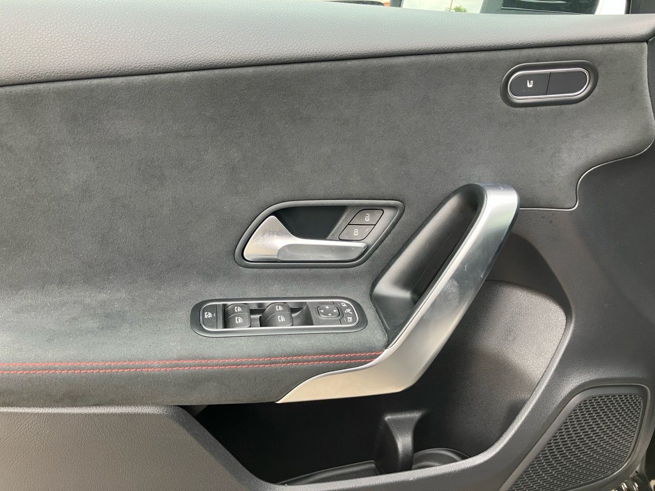 Fahrzeugabbildung Mercedes-Benz A 200 AMG WinterP Kamera LED Totwinkel Spurhalte