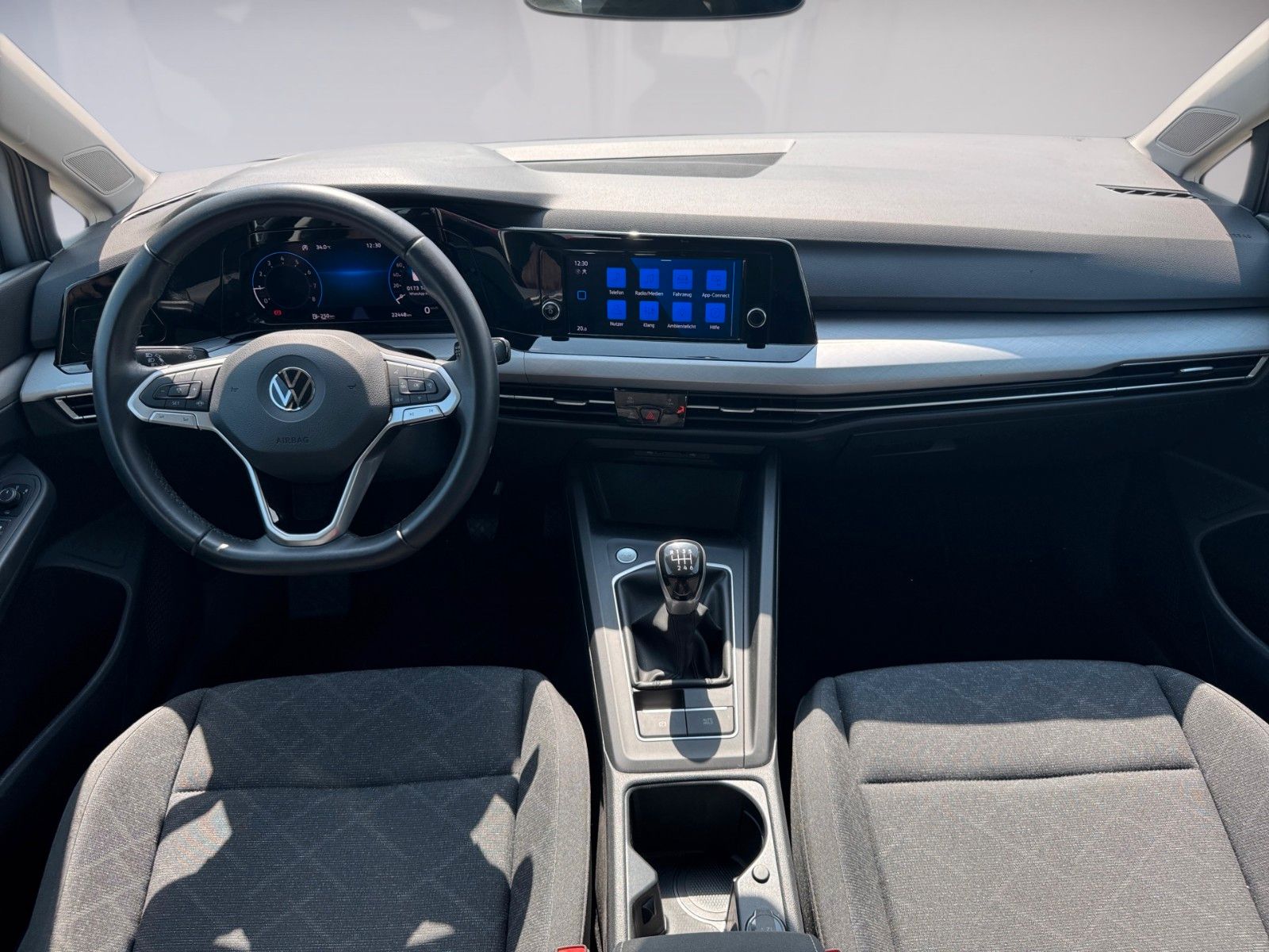 Fahrzeugabbildung Volkswagen Golf VIII Variant Life 1.0 TSI