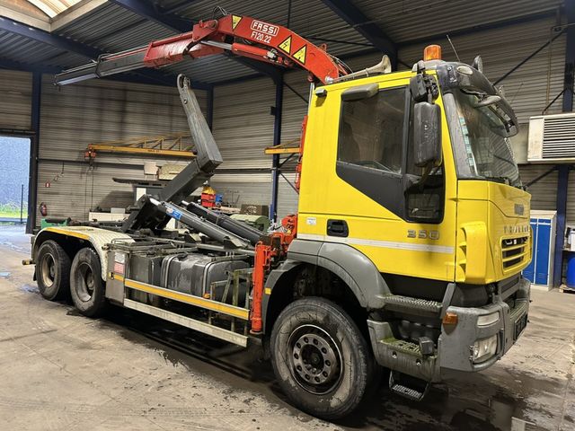 Iveco TRAKKER 350 6x4 HOOKLIFT + CRANE FASSI F120.22 (