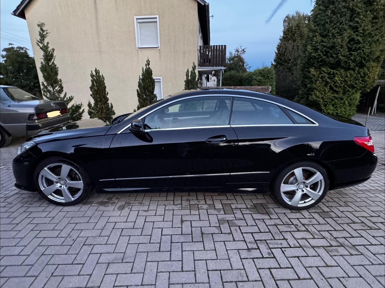 Mercedes-Benz E 220 Coupé E 220 CDI Standard