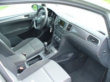 Volkswagen Golf - 6