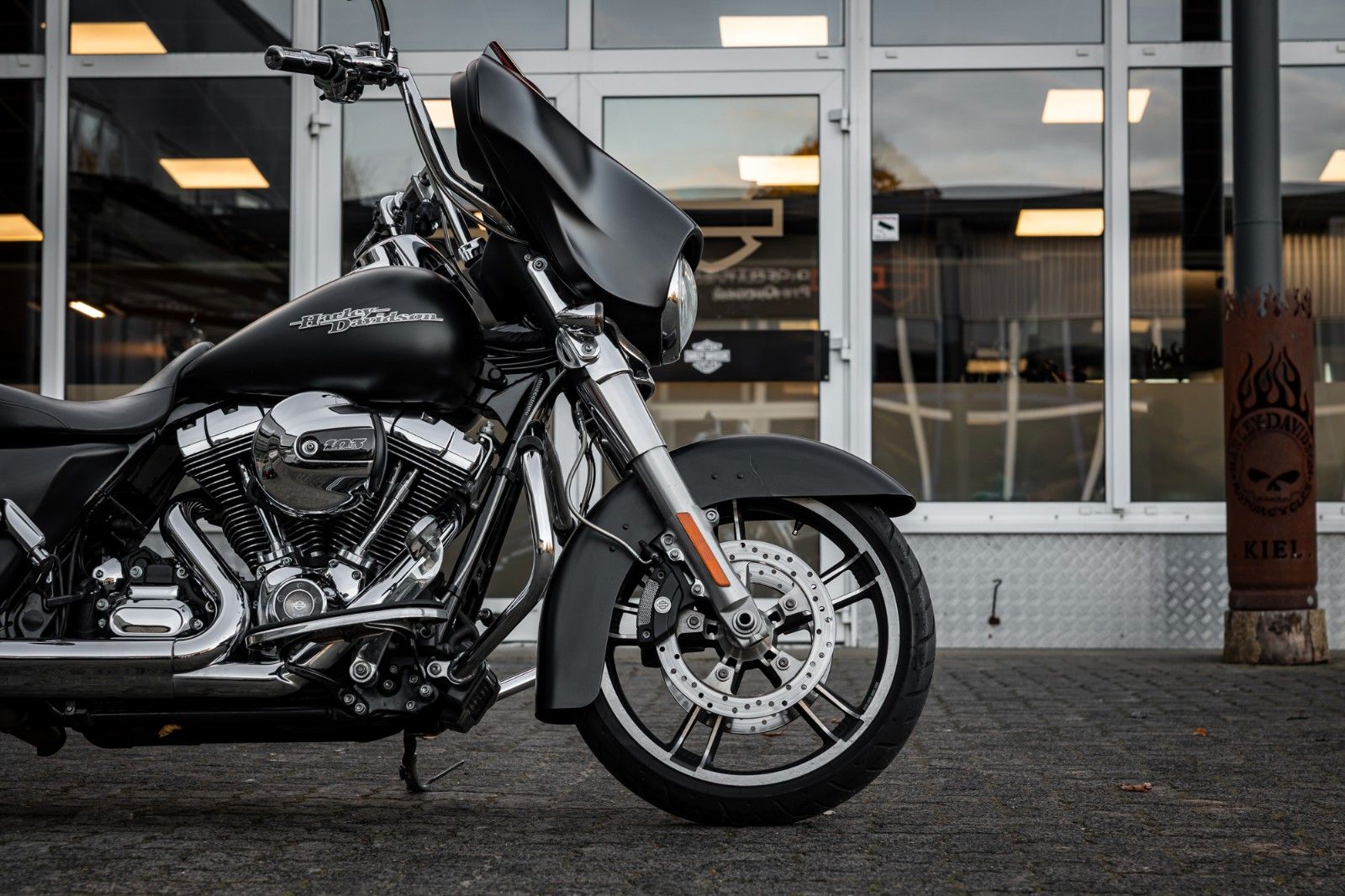 Fahrzeugabbildung Harley-Davidson FLHX Street Glide 103 cui - Vance & Hines - - -