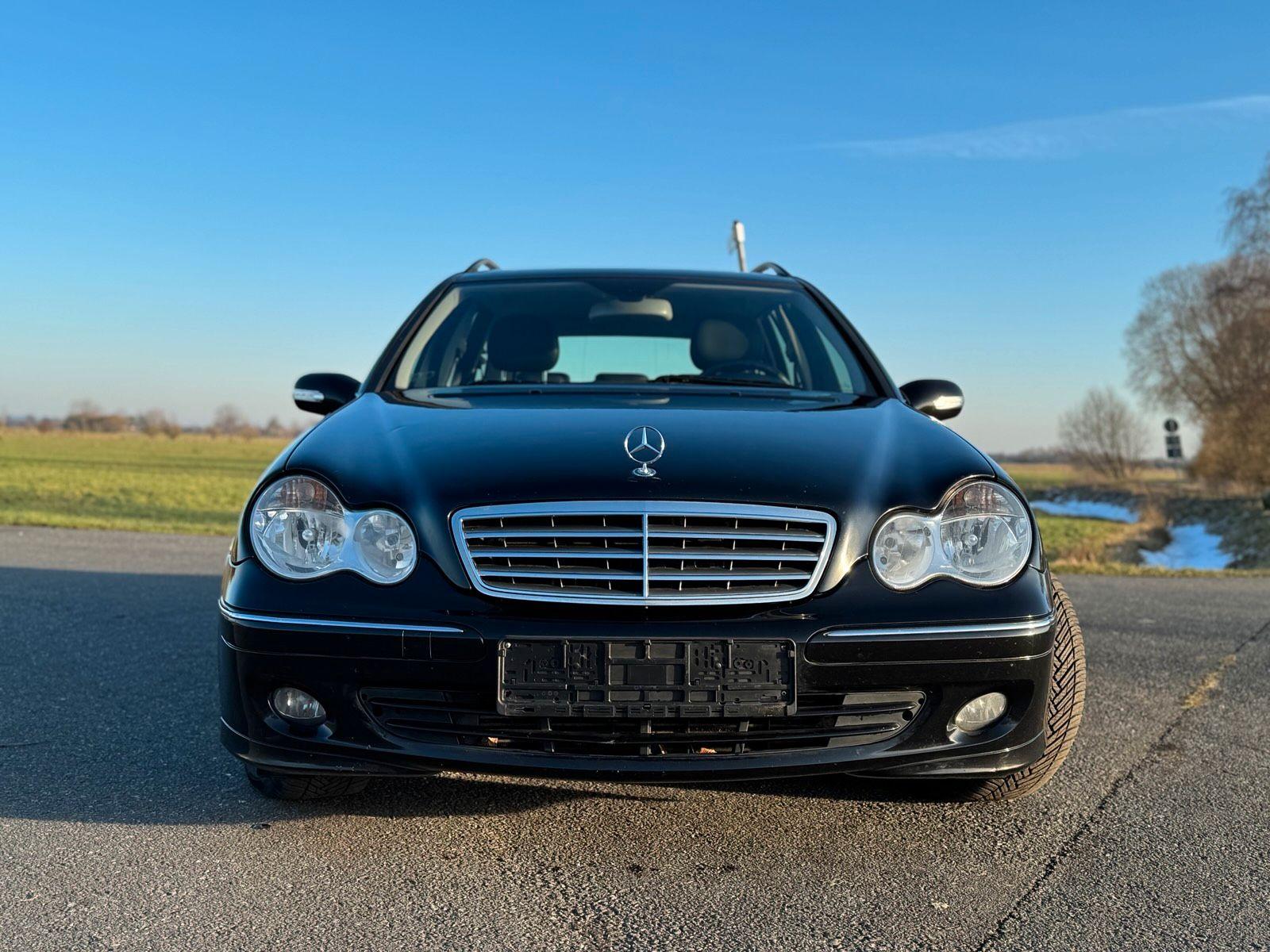 Mercedes-Benz C220 2005 — rear view