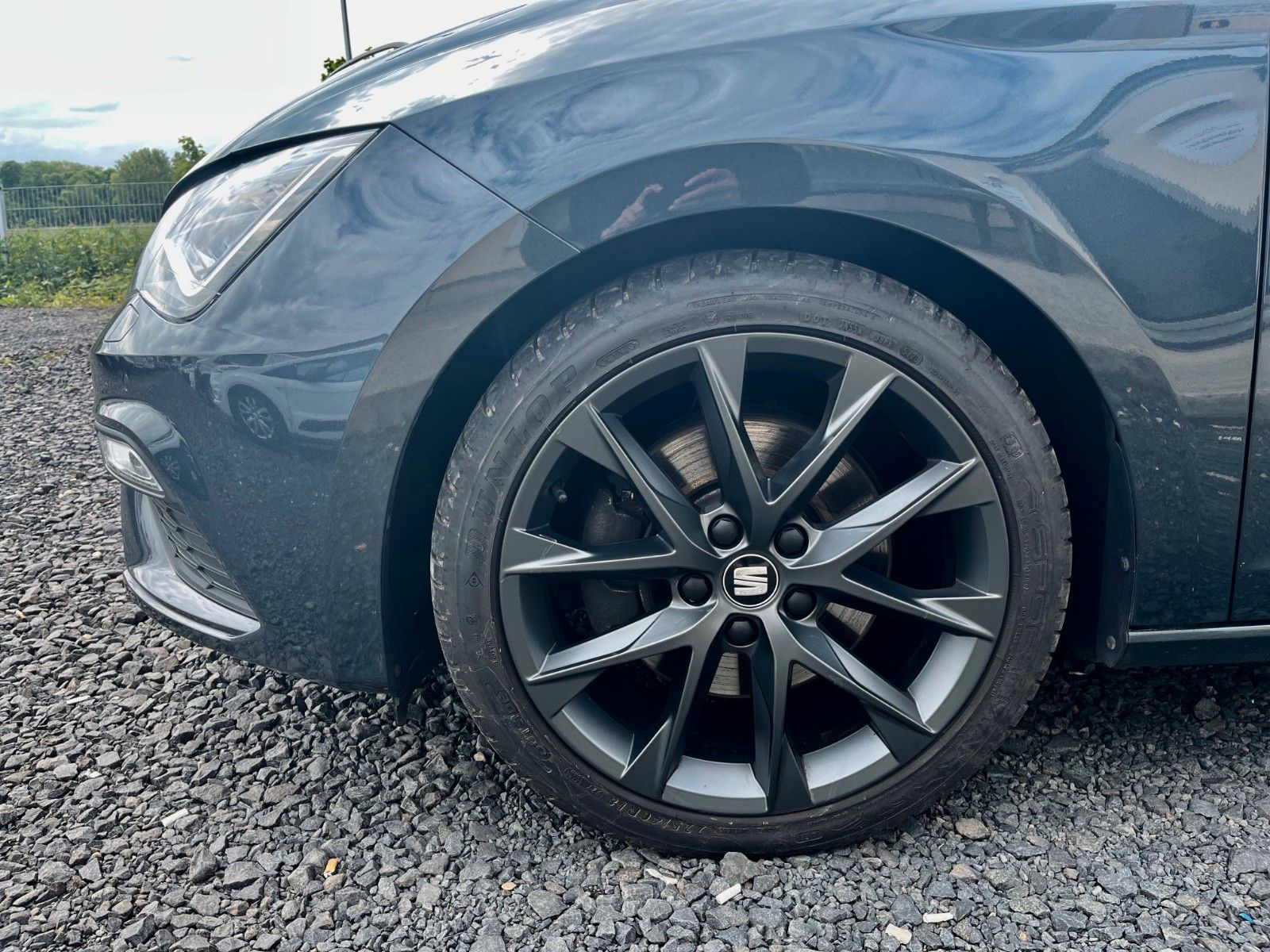 Fahrzeugabbildung SEAT Leon 2.0 ST FR SPORT DSG Navi Leder Pano LED KAM
